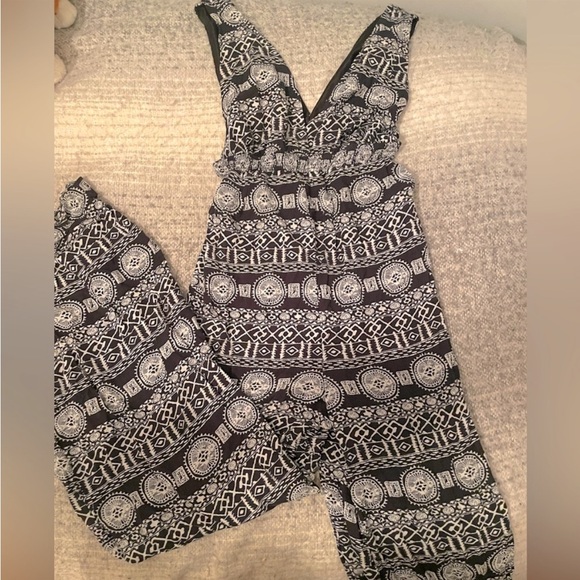 Lush black & white IKAT print jumpsuit ROMPER Small - Picture 1 of 8